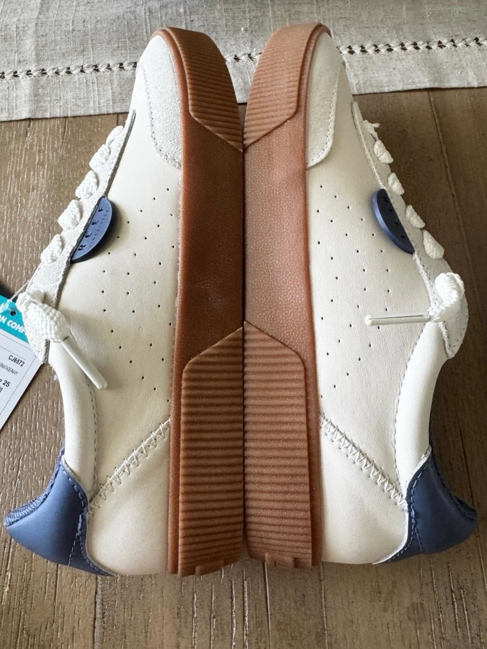 Reef Lay Day Seas Lace-Up Sneakers, Ivory/Navy, NWT, Women’s Multiple Sizes - Picture 9 of 16
